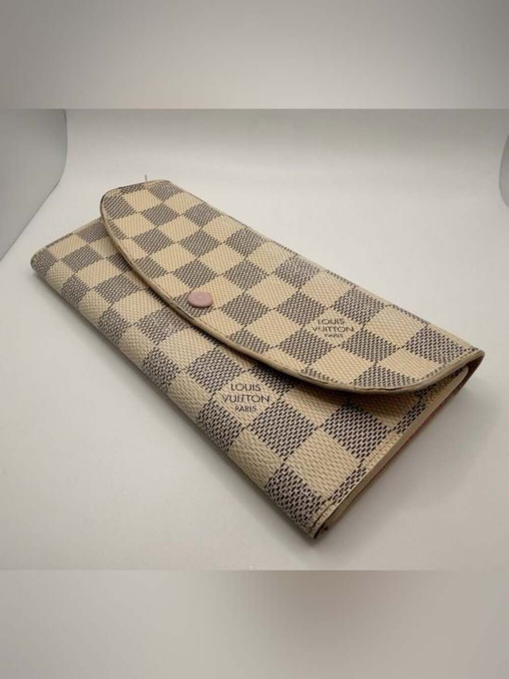 Louis Vuitton Damier Azur Emilie Wallet
Rose Ballerine - Picture 4 of 15